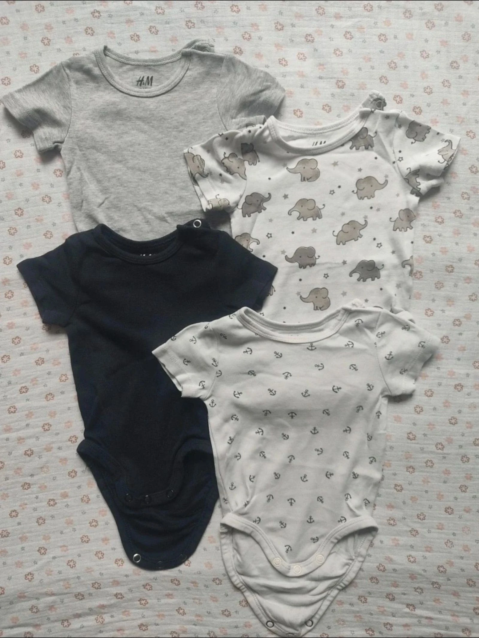 Lot de 4 bodies MC H&M - Taille 3 mois (62 cm) - Très bon état